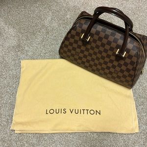 Excellent vintage Louis Vuitton Ribera! MM